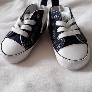 Navy blue baby girl's Converse size 2
